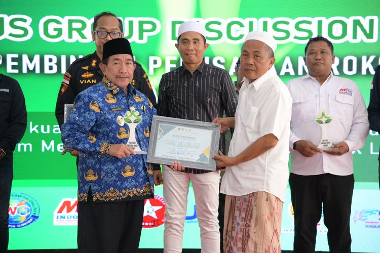 Pihal bea cukai, wakil bupati dan penasehat paguyuban pengusaha rokok Sumenep saat acara FGD di Pendopo Keraton Sumenep, Jawa Timur, Kamis (17/7/2025). 