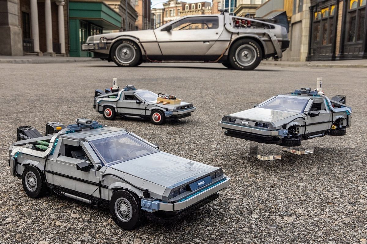 Mobil DeLorean Back To The Future versi Lego