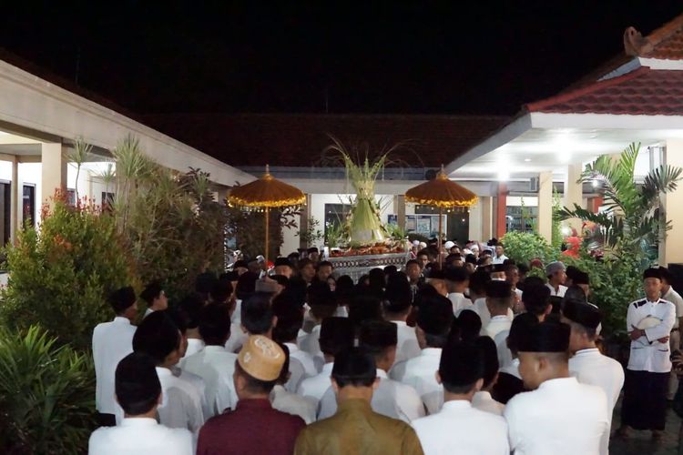 tradisi rebo wekasan