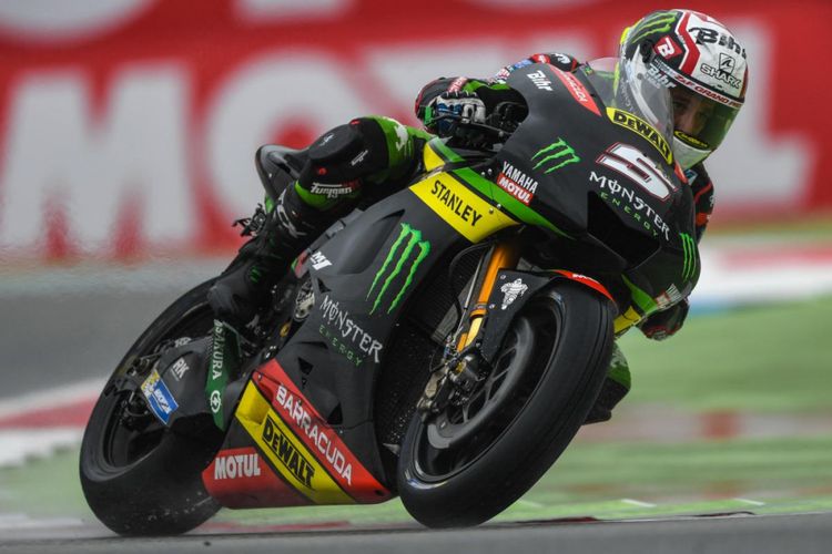 Pebalap Monster Yamaha Tech3 asal Perancis, Johann Zarco, memacu motornya pada sesi latihan bebas hari pertama GP Belanda di Sirkuit Assen, Jumat (23/6/2017).