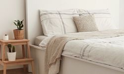 Cukup 3 Bantal Ini Buat Kamar Tidur Langsung Kelihatan Mewah