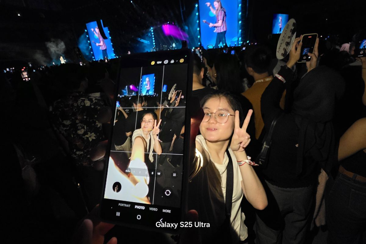 Ilustrasi selfie ala Gen Z di konser Maroon 5 menggunakan kamera Samsung Galaxy S25 Ultra