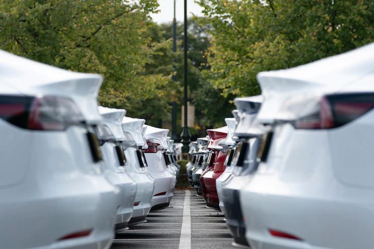 Sejumlah negara dan pabrikan mobil berencana hanya akan memproduksi mobil listrik pada akhir dekade ini.