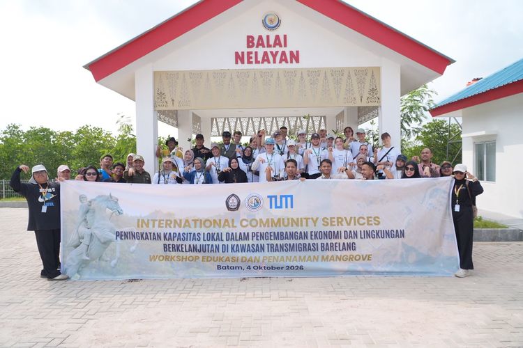 Delegasi Summer Course 2026 Tanam Mangrove di Tanjung Banon, Batam