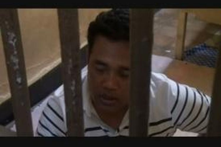Seorang okum polisi yang terlibat kasus narkoba yang ditahan di Rutam Kelas II Mamuju, Sulawesi Barat dikeroyok sejumlah warga rutan.