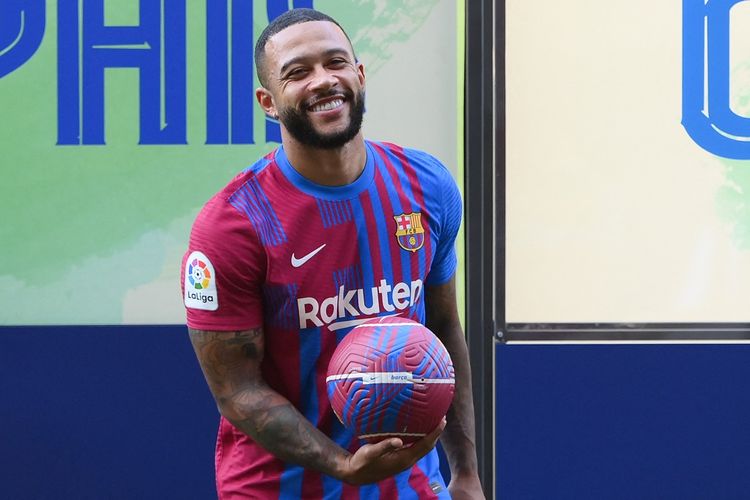 Penyerang timnas Belanda, Memphis Depay, saat resmi diperkenalkan sebagai pemain baru Barcelona, JUmat (23/7/2021) dini hari WIB.