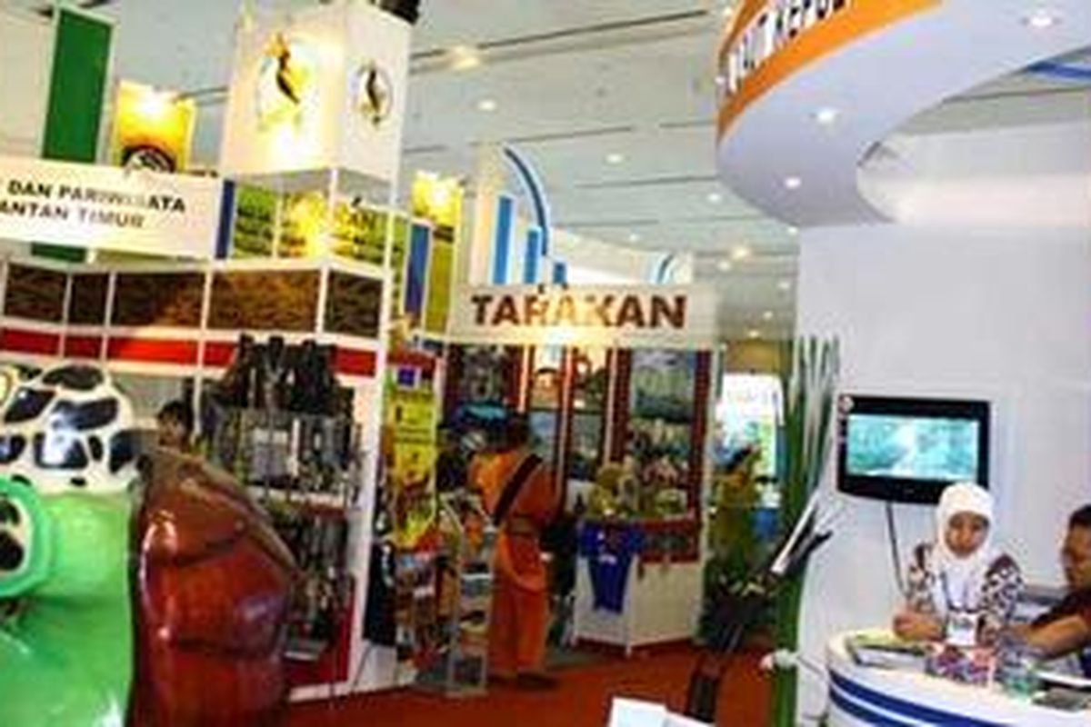 Berbagai daerah membuka stan di Gebyar Wisata & Budaya Nusantara 2011 di Jakarta Convention Center, Kamis (26/5/2011).