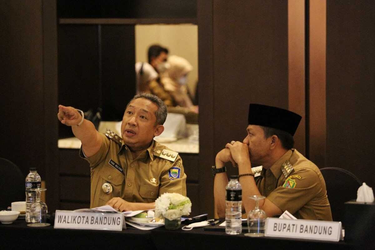 Wali Kota Bandung Yana Muyana bertemu dengan Bupati Bandung Dadang Supriatna di Intercontinental Hotel, Kabupaten Bandung, Senin (13/6/2022) kemarin.