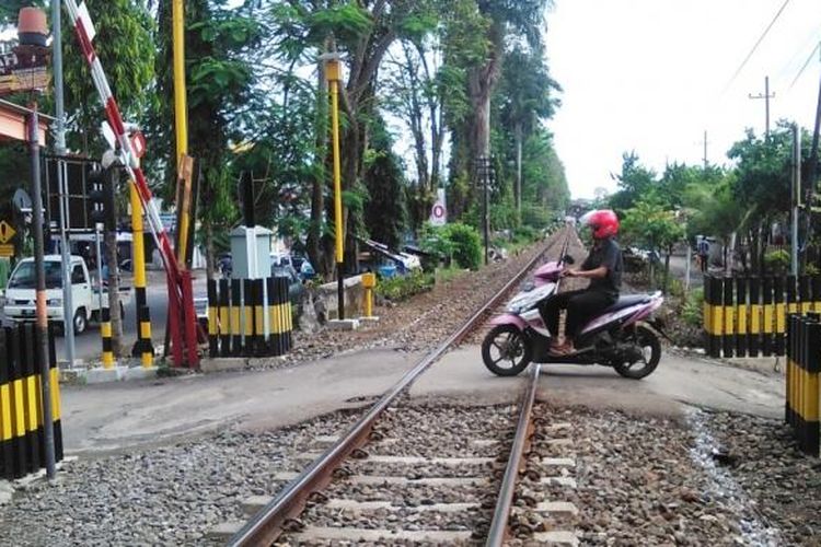 PIntu Perlintasan Kereta Api.