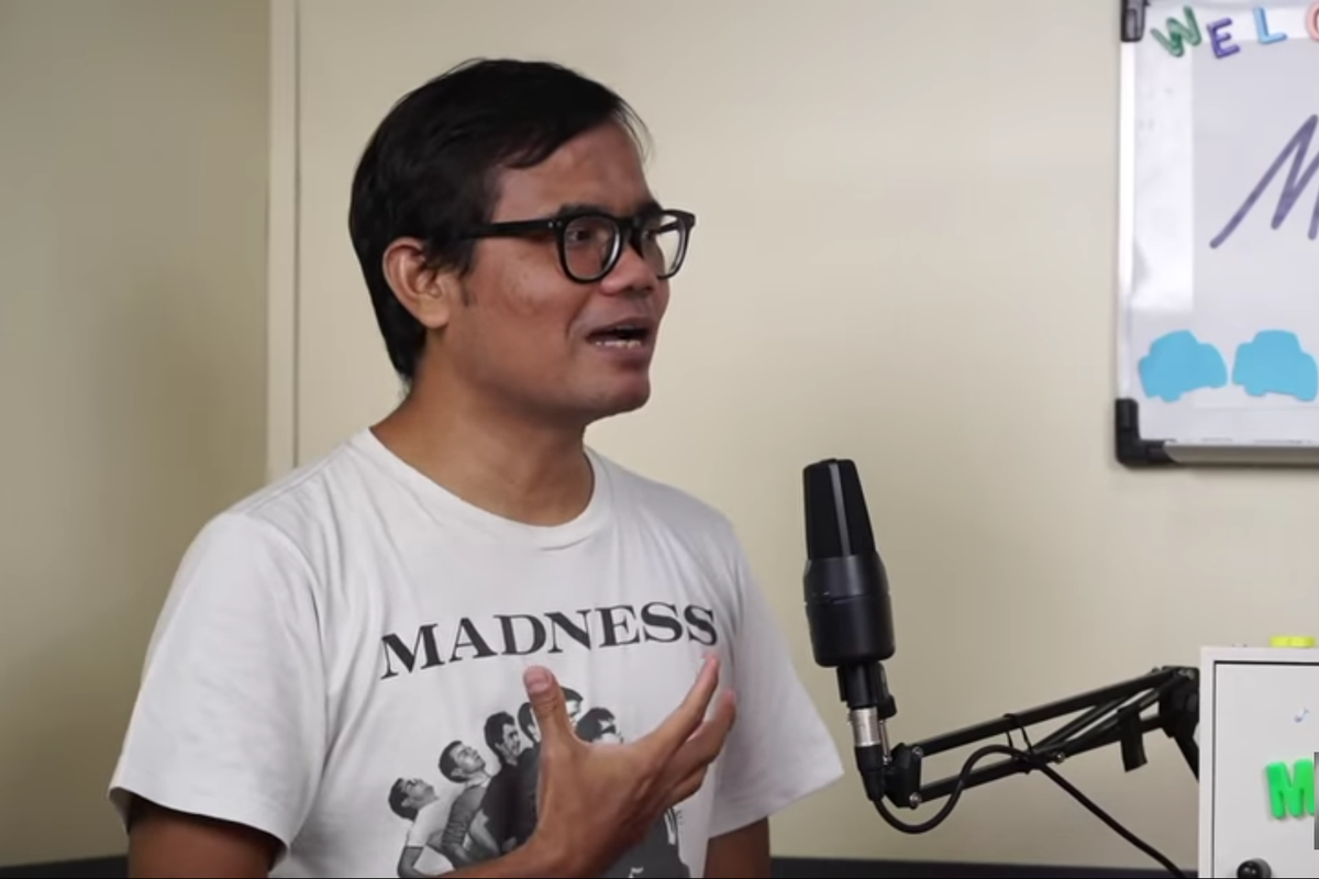 Komedian Soleh Solihun saat mengobrol dengan penyanyi Armand Maulana.