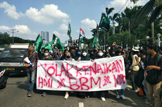 Selasa Sore, Massa Aksi Tolak Kenaikan Harga BBM di Depan DPR/MPR RI Kian Ramai