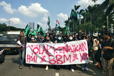 Buruh Bubar, Giliran Mahasiswa Demo Tolak Kenaikan Harga BBM di Depan Gedung DPR