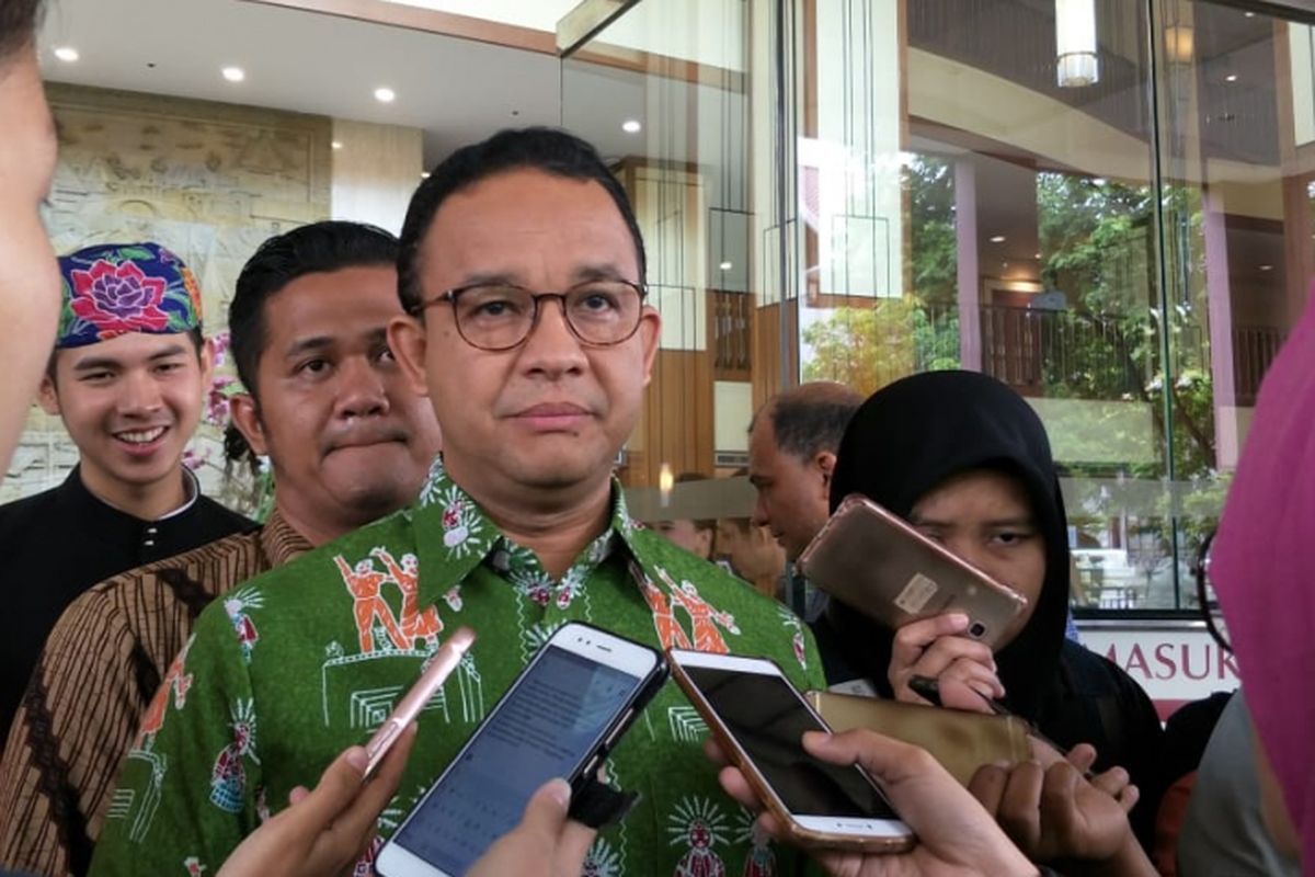 Gubernur DKI Jakarta Anies Baswedan di kawasan Pecenongan, Gambir, Jakarta Pusat, Jumat (9/11/2018).