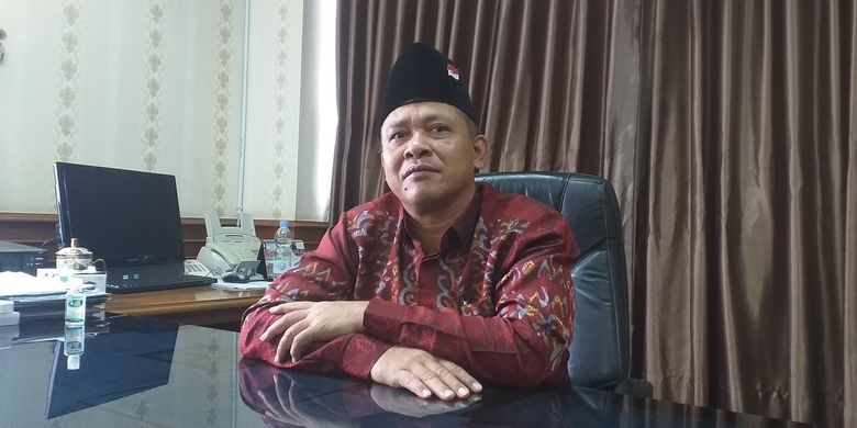 Rektor UIN Suska Pekanbaru Riau Prof Akhmad Mujahidin saat diwawancarai Kompas.com, Jumat (20/3/2020).