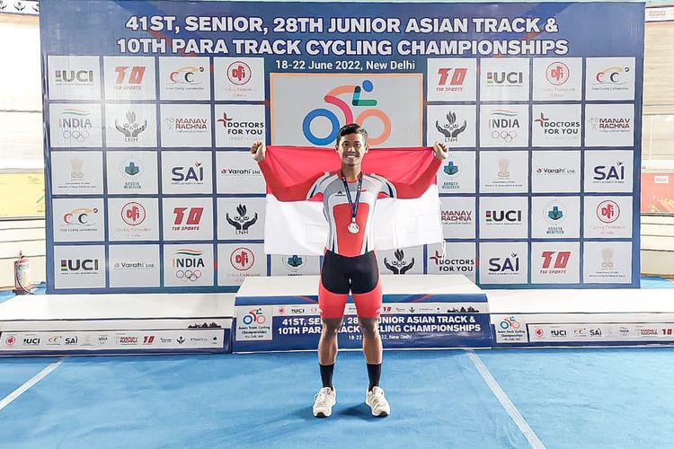 Atlet Indonesia, Terry Yudha Kusuma, berhasil meraih medali perak Kejuaraan Asia Balap Sepeda Trek atau Asian Track Cycling Championships (ATCC) 2022 dari nomor Men Elite Scratch.