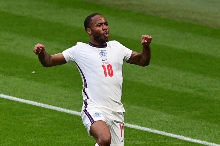 Penyerang Inggris, Raheem Sterling, merayakan golnya dalam pertandingan Group D antara Republik Ceko vs Inggris di Wembley Stadium, London, Selasa (22/6/2021) atau Rabu dini hari WIB.  