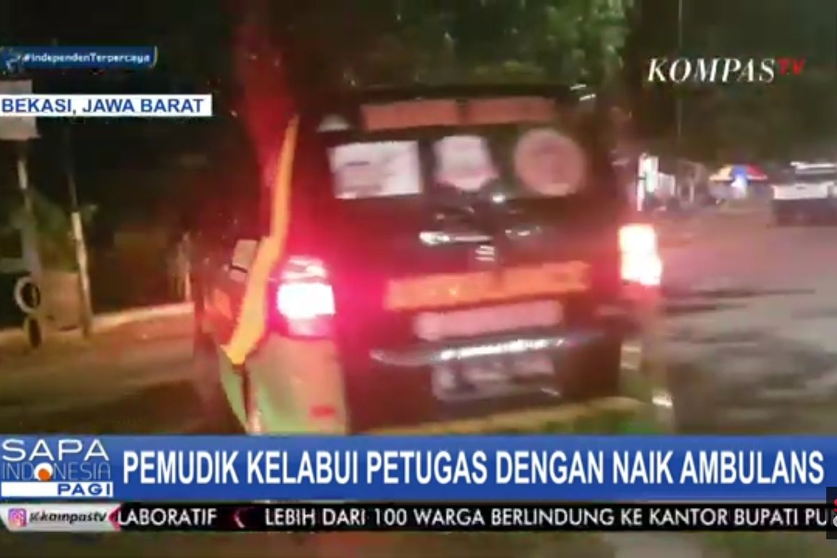 Tangkapan layar Kompas TV, lima orang hendak mudik menggunakan ambulans. Aksi pemudik ini terungkap ketika sedang melintas di Jalan Pantura, Kedungwaringin, Kabupaten Bekasi, Jumat (7/5/2021).
