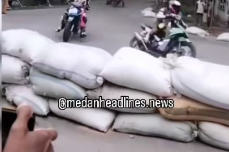 Detik-detik pembalap motor hilang kendali lalu menabrak 6 penonton di event HIPMI  HIPMI) Cup Race, yang memperebutkan Trophy Bobby Nasution. 