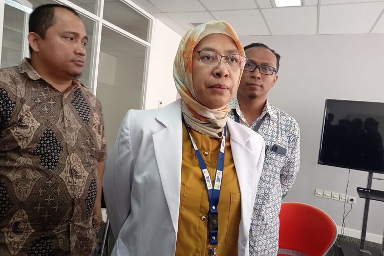 Dr Andi Ade Wijaya menerangkan bahwa sudah menyiapkan psikater untuk trauma healing korban kecelakaan di Subang saat konpers di RSUI kota Depok, Senin (20/1/2020)