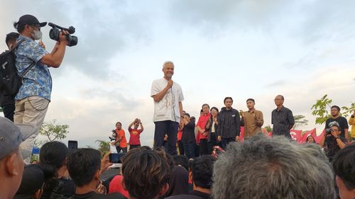 Ganjar: Tidak Perlu Risau soal Baliho, Dicopot 100 Kita Pasang 1.000