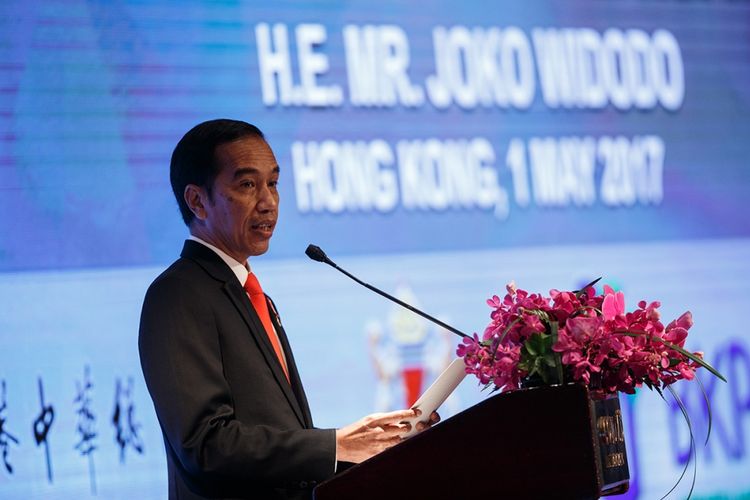 Presiden Joko Widodo berbicara pada sebuah pertemuan makan siang di Hongkong, Senin (1/5/2017). Presiden menggelar kunjungan kerja di Hongkong pada 30 April hingga 1 Mei dalam rangka meningkatkan kerja sama ekonomi antar-kedua negara