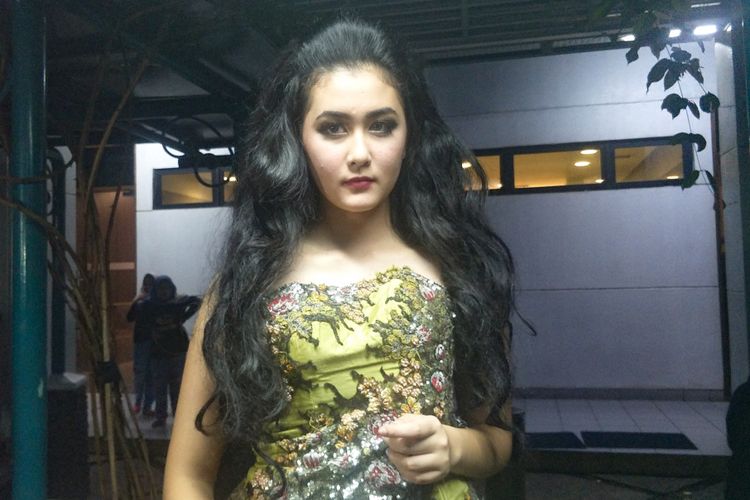 Artis peran Talitha Curtis Winn memerankan tokoh Nyi Roro Kidul dalam serial kolosal Nyi Roro Kidul MNC TV saat ditemui di MNC Studios, Kebon Jeruk, Jakarta Barat, belum lama ini. 