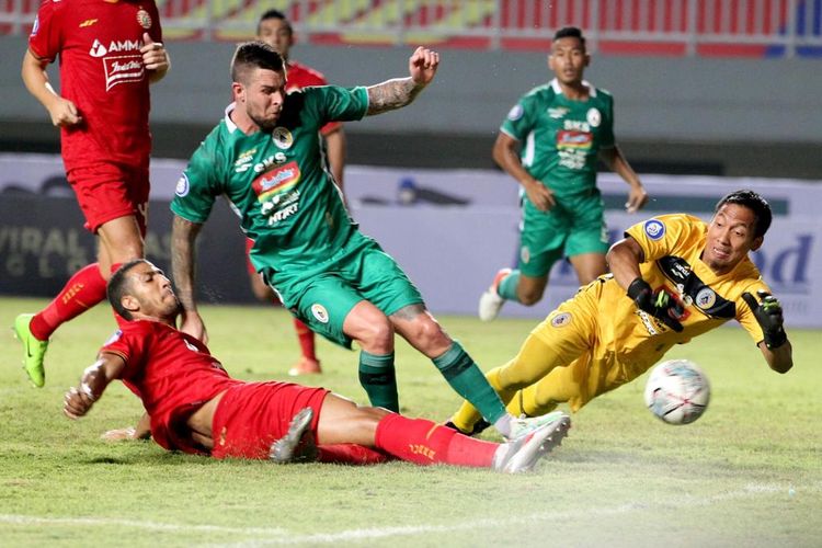 Momen pertandingan pekan pertama Liga 1 2021-2022 antara PS Sleman dan Persija Jakarta di Stadion Pakansari, Bogor, Minggu (5/9/2021) malam WIB. 