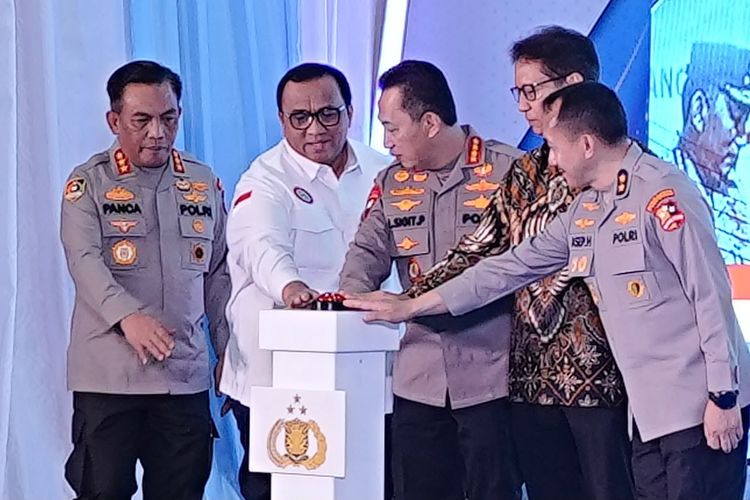 Kapolri Luncurkan Kartu Bhayangkara Prioritas Buruh untuk Berobat Gratis di RS Polri