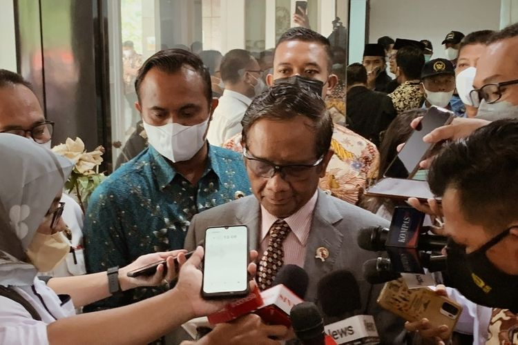 Menko Polhukam Mahfud MD di Kompleks Parlemen Senayan, Jakarta, Kamis (25/8/2022). Mahfud hadir untuk memberi keterangan pada Majelis Kehormatan Dewan (MKD) soal dugaan adanya anggota DPR yang dihubungi Ferdy Sambo terkait kematian Brigadir Nofriansyah Yoshua Hutabarat atau Brigadir J. 