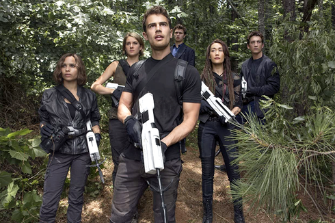 Sinopsis Divergent: Allegiant, Pertempuran Besar di Luar Tembok Chicago 