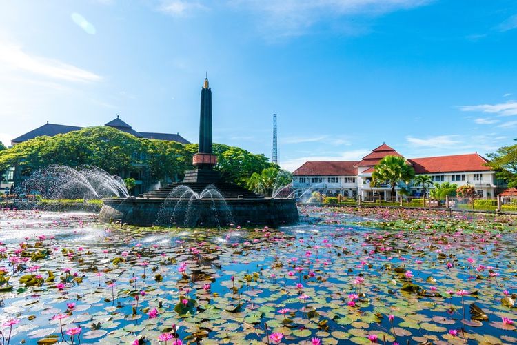 Alun-alun Tugu Malang atau Alun-alun Bundar