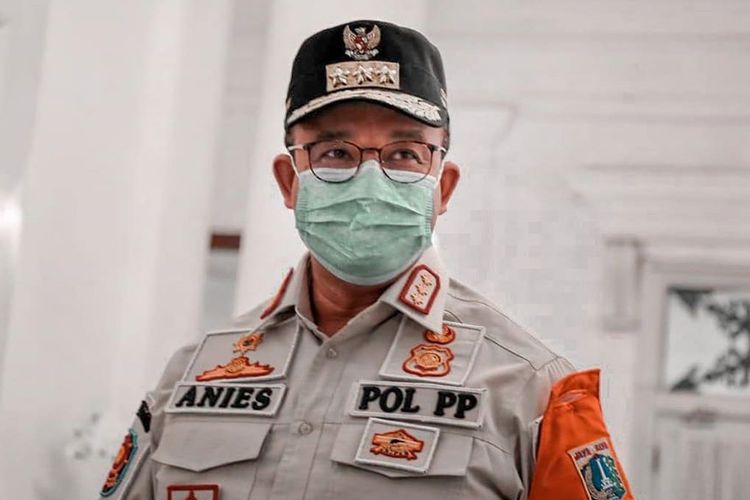 Jakarta Governor Anies Baswedan during a snap inspection of restaurants in Jakarta on 8 August 