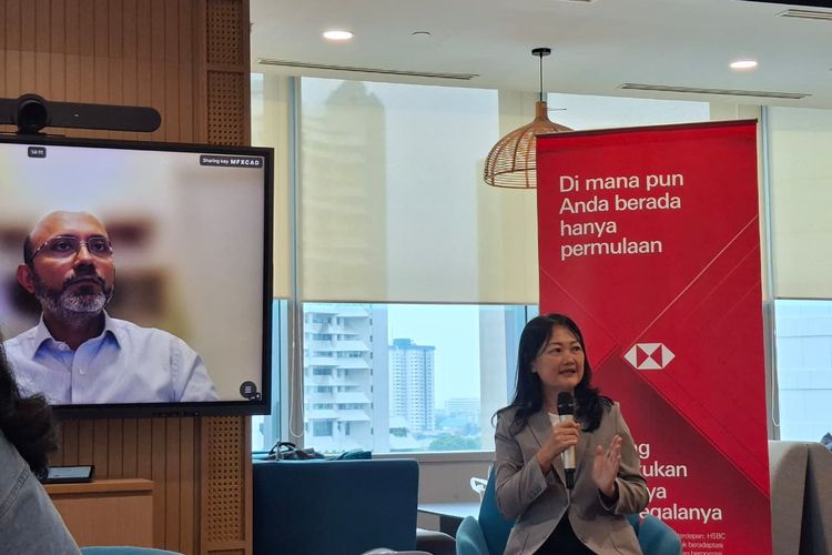Head of Global Payments Solutions HSBC Indonesia Anne Suhandojo dan Head of Treasury Solutions Group, Global Payments Solutions, HSBC Singapura, Ray Suvrodeep di Jakarta pada (16/10/2025).