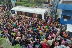 Pembagian Sembako di Bogor Berlangsung Ricuh Setelah Ditinggal Jokowi