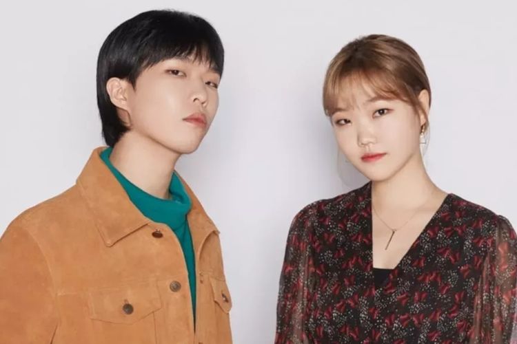 AKMU, duo kaka beradik dari Korea Selatan.