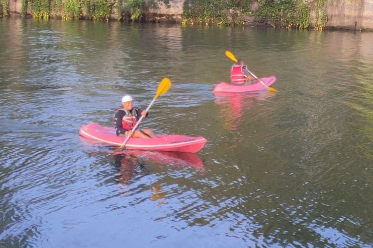 Taman Nambangan lokasi berkermah di tepi muara Sungai Serang yang berkembang di destinasi wisata Pantai Glagah, Kapanewon Temon, Kabupaten Kulon Progo, Daerah Istimewa Yogyakarta. Camping ground ini dilengkapi floating camp atau berkemah di atas air.