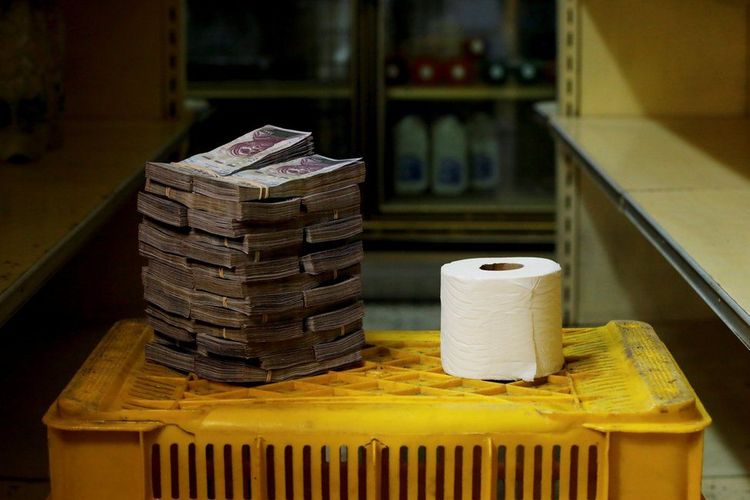 Segulung tisu toilet dihargai 2,6 juta bolivar