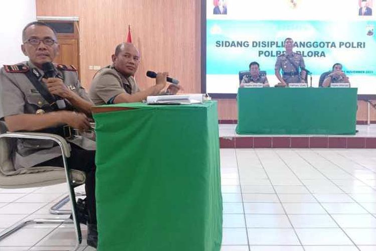 Sidang pembacaan putusan pelanggaran disiplin anggota polisi di Mapolres Blora, Jawa Tengah, Rabu (8/11/2023)