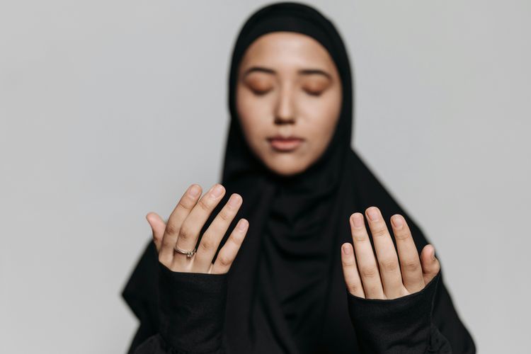 Malam Nisfu Syaban yang dianjurkan diisi dengan membaca Yasin tiga kali dan doa sebagai ikhtiar memohon keberkahan dan ampunan.