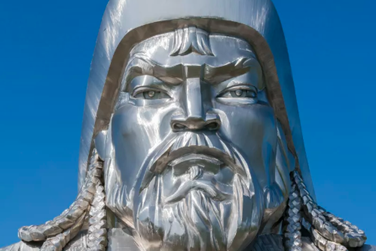 Patung berkuda Genghis Khan di Erdene, Tov, Mongolia`