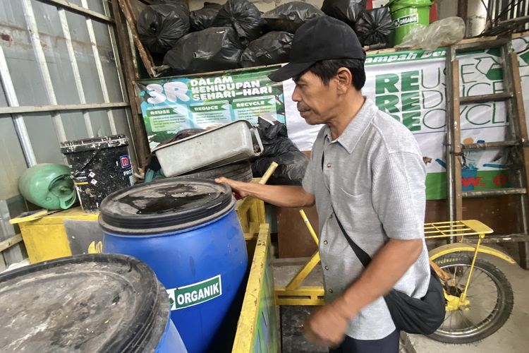 Gebrakan RT-RW di Jakarta: Kala Sampah Jadi Sapu, Kompos, hingga BBM