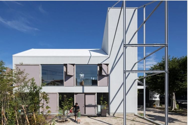Penampakan bangunan yang direkonstruksi dari fasad dari fasilitas kesejahteraan Matsuhama Universitas Kyushu. Fasad ini telah dibangun sejak tahun 1928 dan diramu dengan bangunan bergaya kontemporer. Proyek ini dirancang oleh Studio Arsitek Jepang, yHa. 