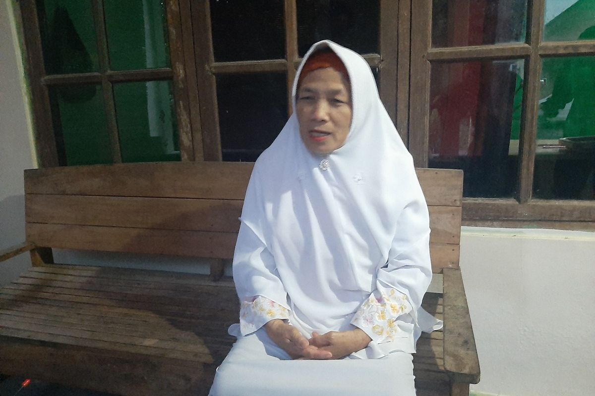 Siti Kofsah warga Candirejo, Sardonoharjo, Kapanewon Ngaglik, Kabupaten Sleman, Daerah Istimewa Yogyakarta (DIY) yang berprofesi sebagai tukang pijat akhirnya berhasil mewujudkan cita-citanya berangkat haji.