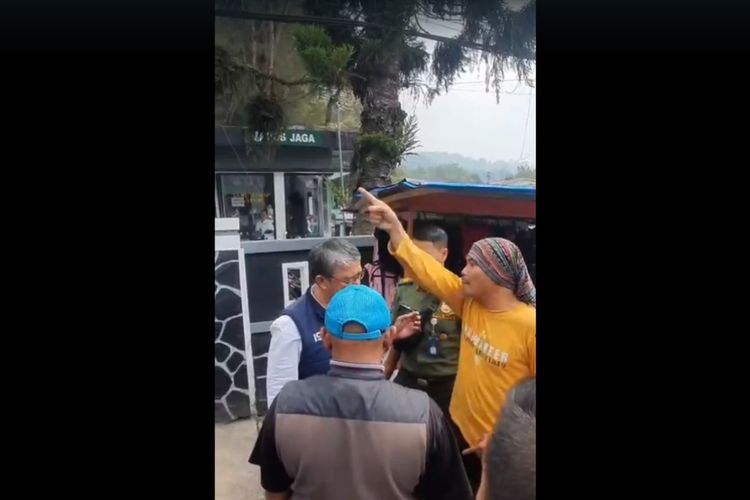 Relawan Hadang dan Marahi Pejabat Kemenhut, Kesal Kebakaran Gunung Gede Pangrango Disebut Sudah Kondusif