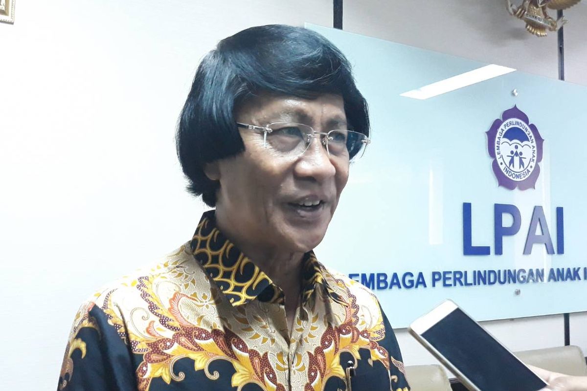 Ketua Umum Lembaga Perlindungan Anak Indonesia (LPAI) Seto Mulyadi (tengah) di kantor LPAI, Salemba, Jakarta Pusat, Jumat (25/10/2019).