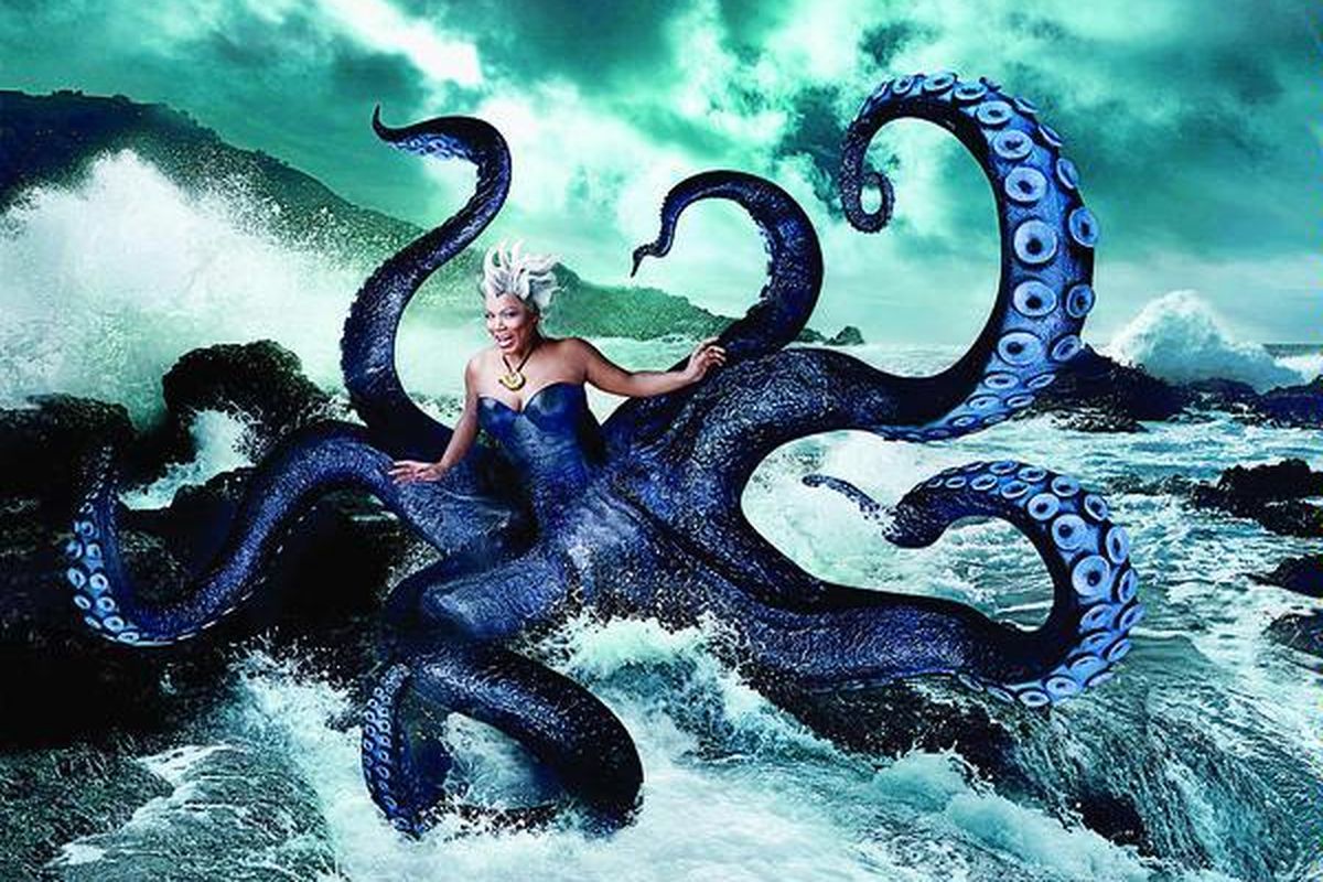 Queen Latifah memerankan Ursula dari cerita hikayat dari Disney The Little Mermaid.