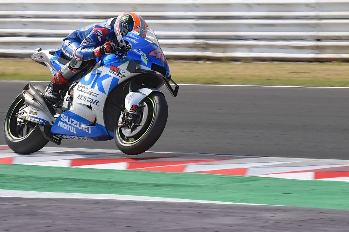 Alex Rins saat berlaga di MotoGP Emilia Romagna. (Photo by Andreas SOLARO / AFP)