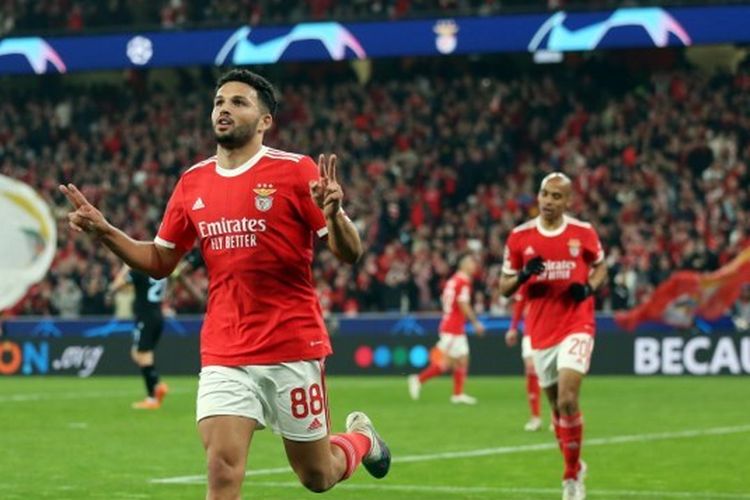 Penyerang Benfica asal Portugal, Goncalo Ramos, mencetak gol ke gawang Club Brugge pada leg kedua babak 16 besar Liga Champions 2022-2023, Benfica vs Club Brugge, di Stadion Da Luz, Rabu (8/3/2023) dini hari WIB. Selanjutnya, Benfica akan melawan Inter Milan pada 8 besar Liga Champions 2022-2023.