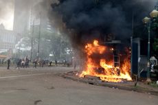 Demo Ricuh di Patung Kuda, Pos Polisi Dibakar Massa