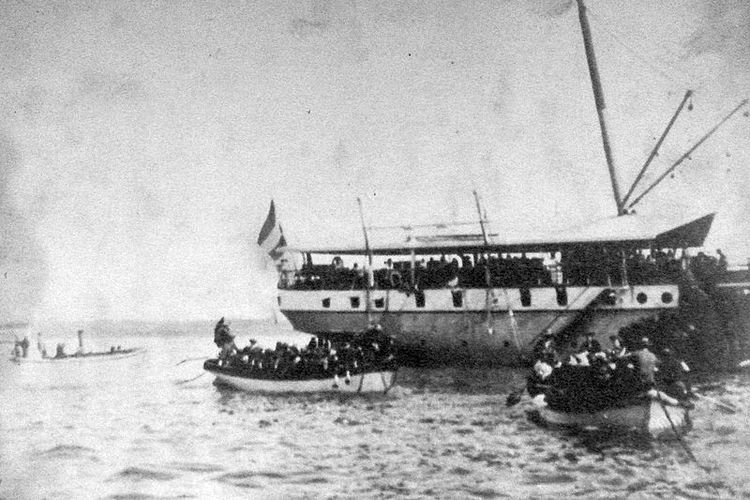 Pendaratan pasukan Belanda di Bali pada 1906.